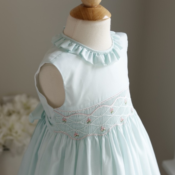 Aqua Blue Green Smocked Dress Sleeveless Boutique Size 4 Hand Embroidery NWT - Picture 2 of 7